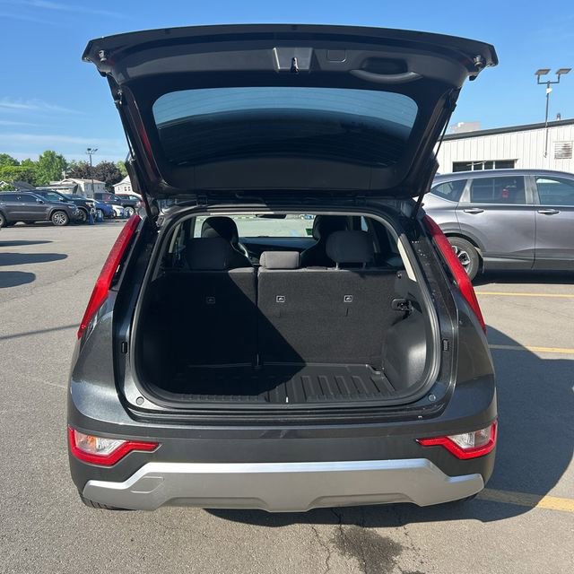 Used 2023 Kia Niro LX FWD image 5