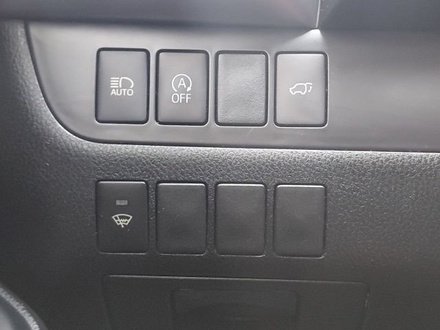 Used 2019 Toyota Highlander XLE FWD image 25