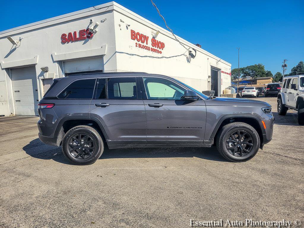 New 2026 Jeep Grand Cherokee Altitude AWD/4WD image 15