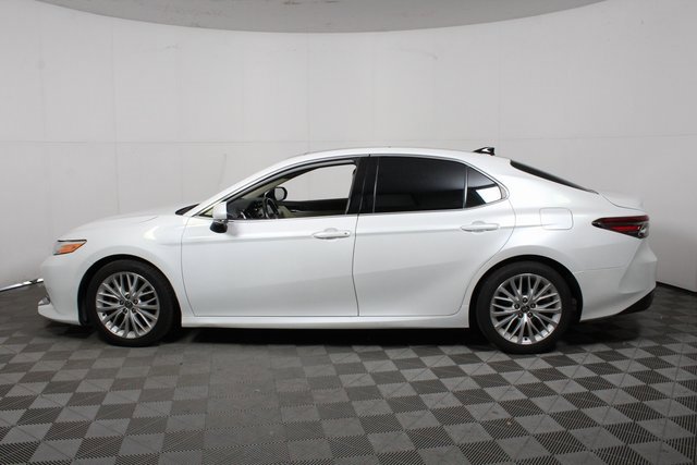 Used 2020 Toyota Camry XLE image 4