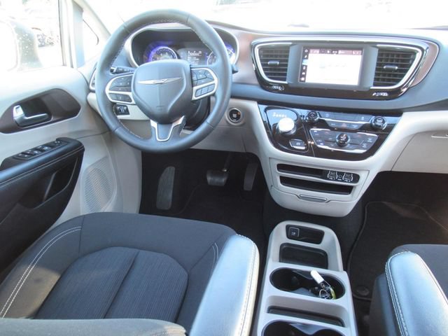 Certified 2023 Chrysler Voyager LX FWD image 13