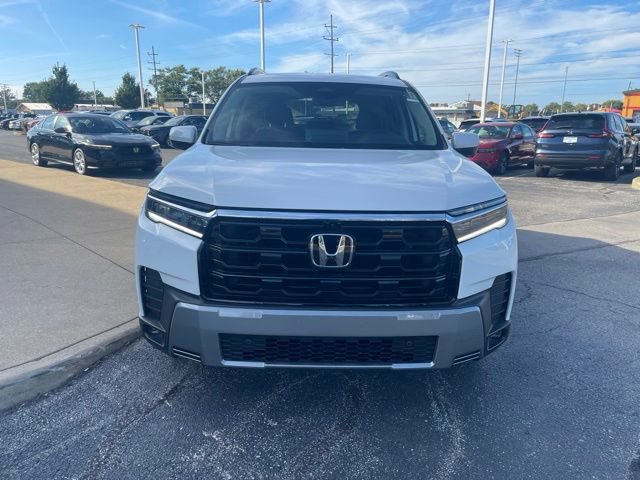 New 2026 Honda Pilot Touring image 3