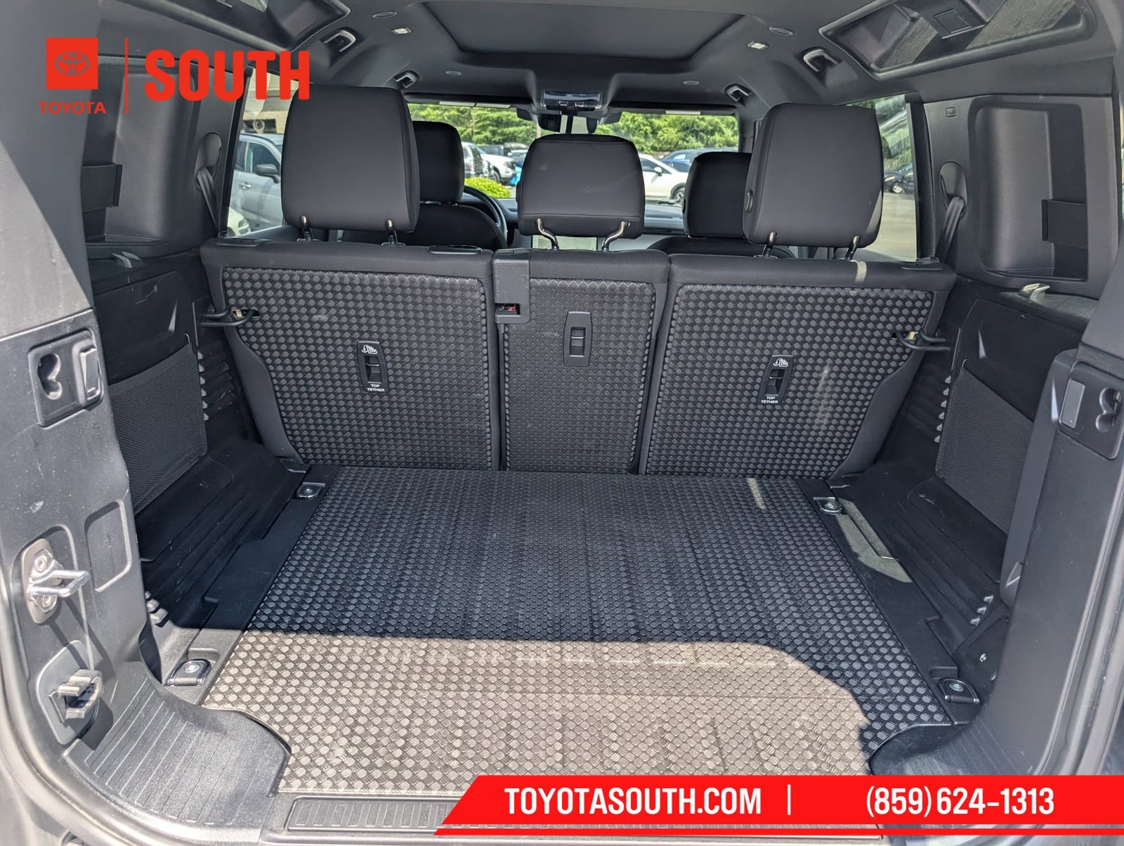 Used 2025 Land Rover Defender 110 S AWD/4WD image 12