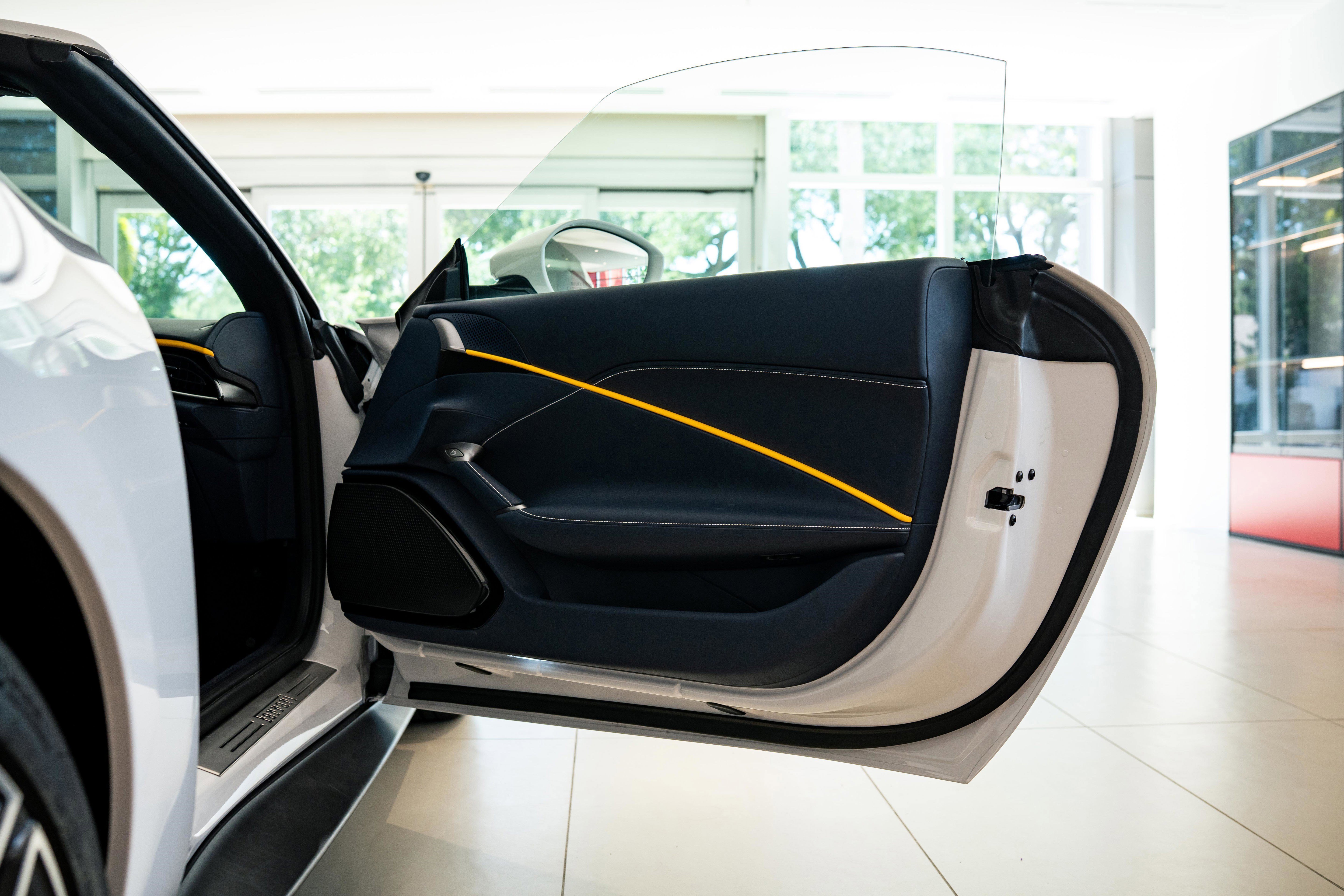 Used 2024 Ferrari Roma Spider image 33