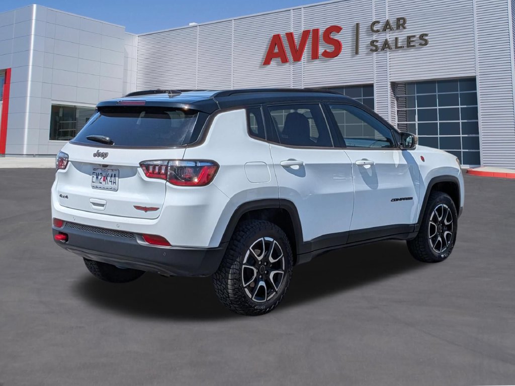 Used 2025 Jeep Compass Trailhawk AWD/4WD image 6