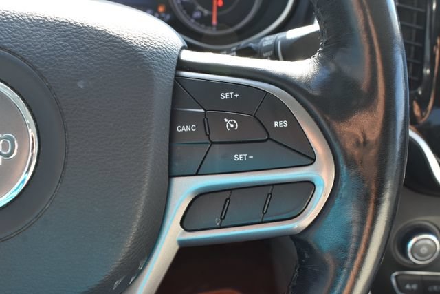 Used 2021 Jeep Cherokee Limited w/ Sun & Sound Group AWD/4WD image 25
