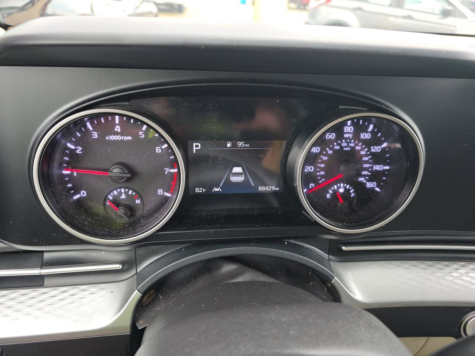 Used 2023 Kia Carnival LX FWD image 10