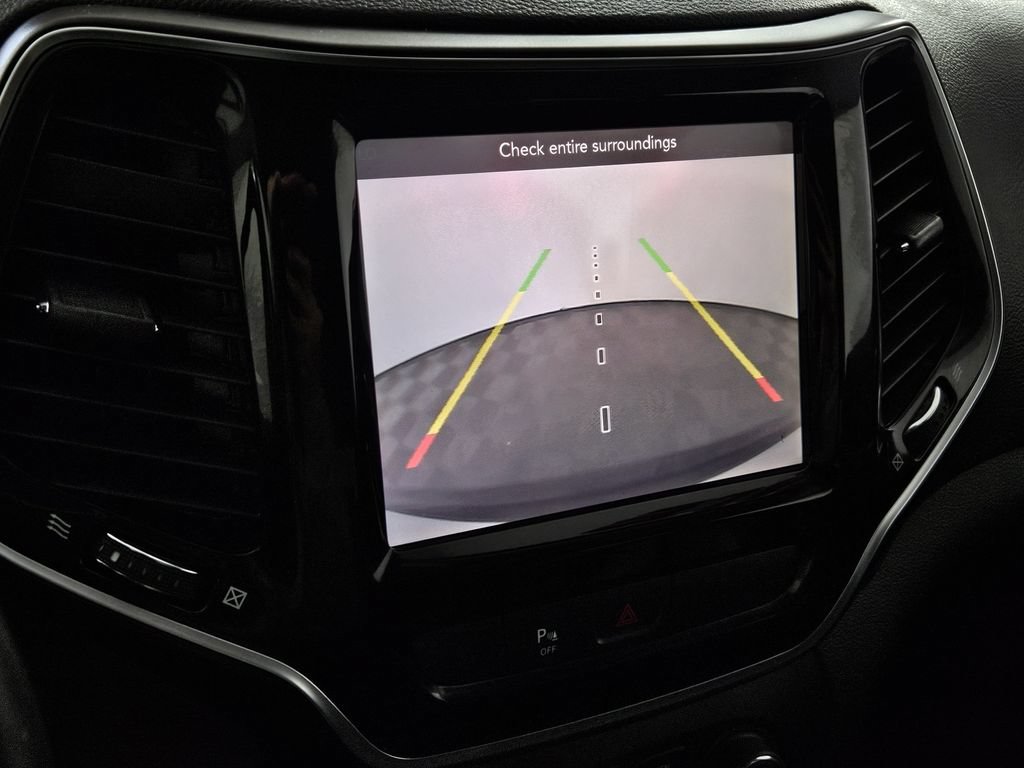 Used 2019 Jeep Cherokee Limited FWD image 12