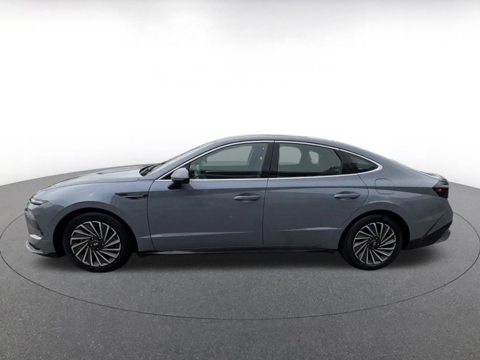 Used 2025 Hyundai Sonata SEL FWD image 12