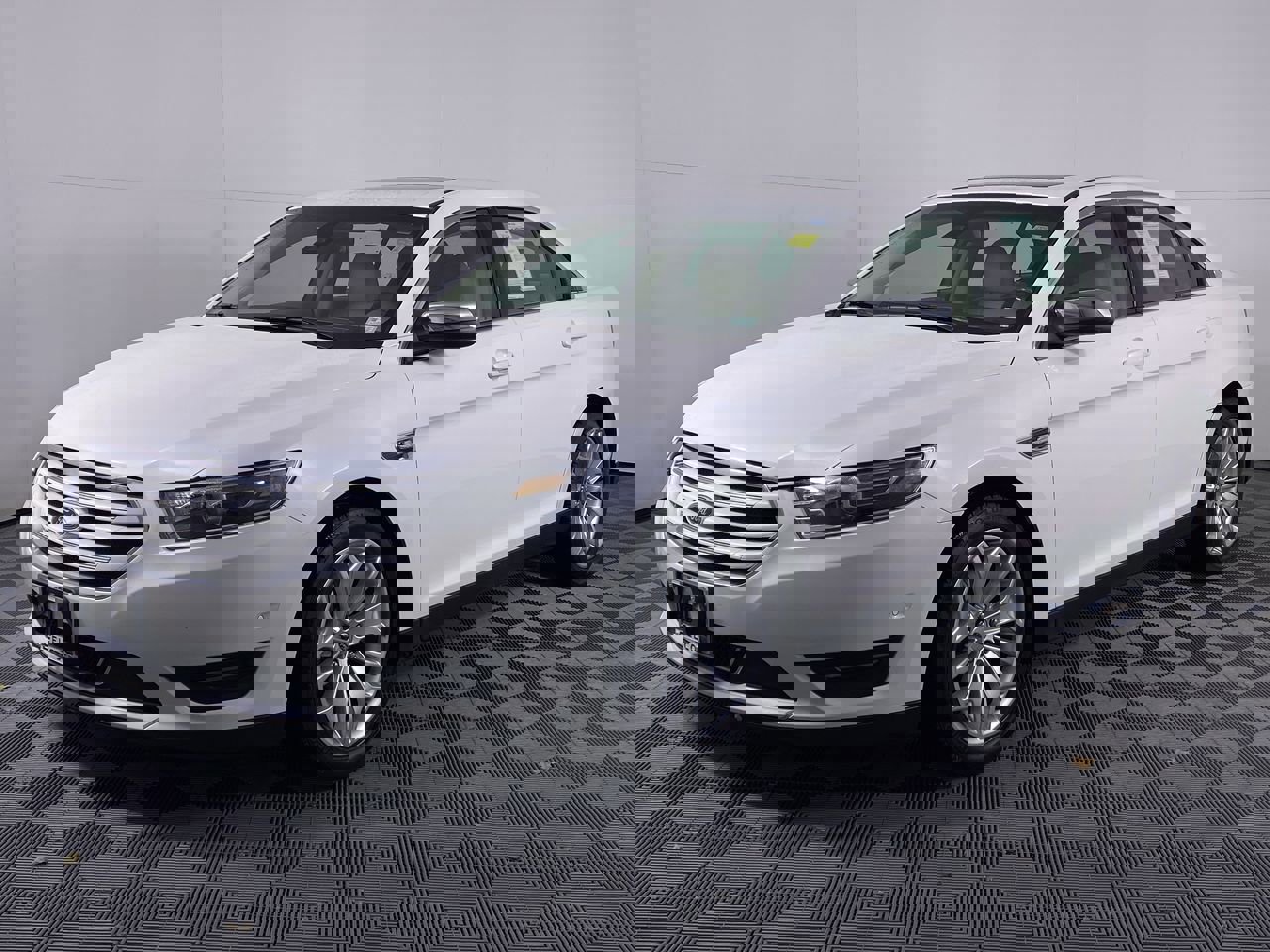 Used 2018 Ford Taurus Limited w/ Driver Assist Package image 17