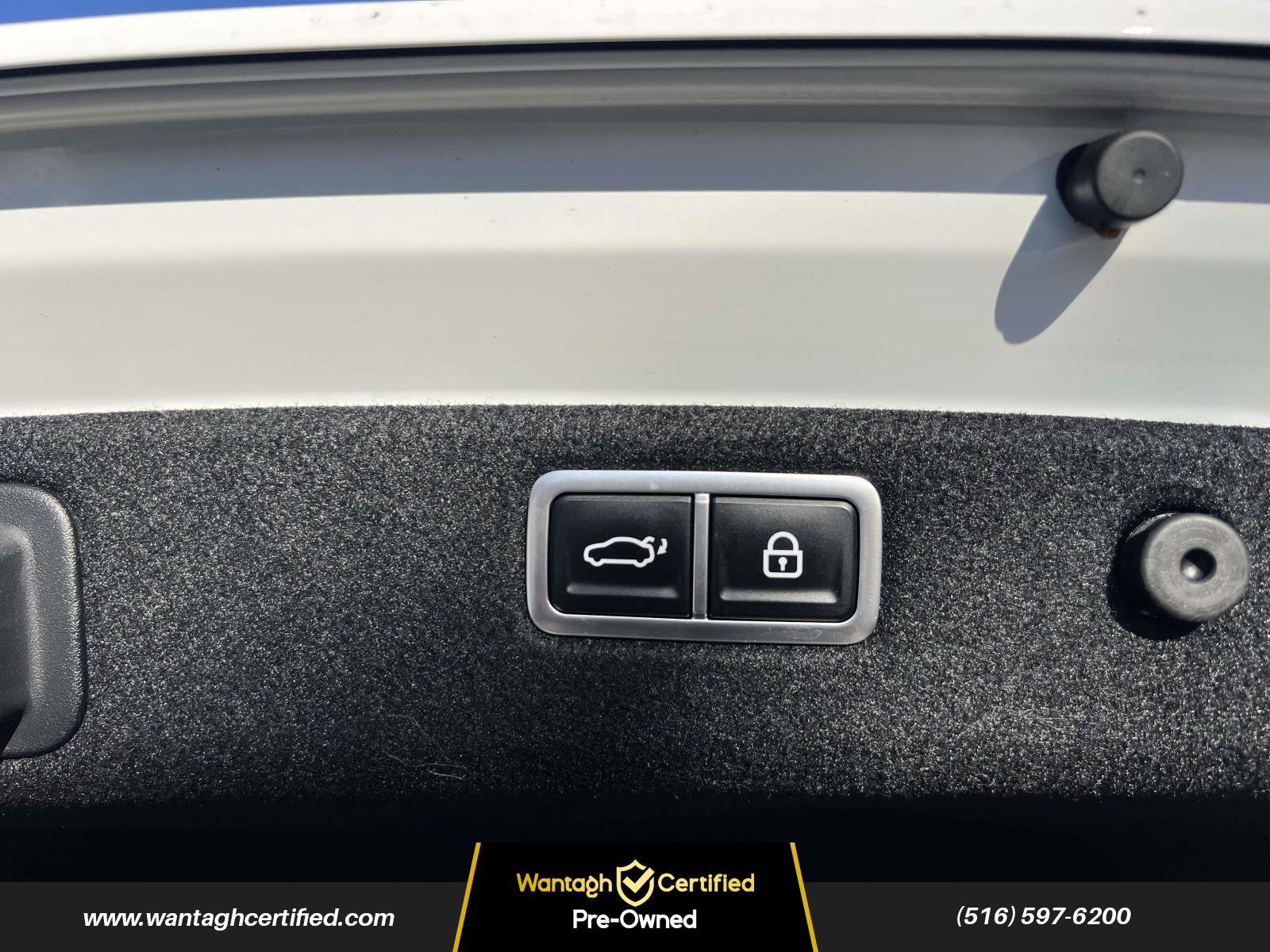 Used 2023 Genesis G70 3.3T w/ Sport Prestige Package image 9