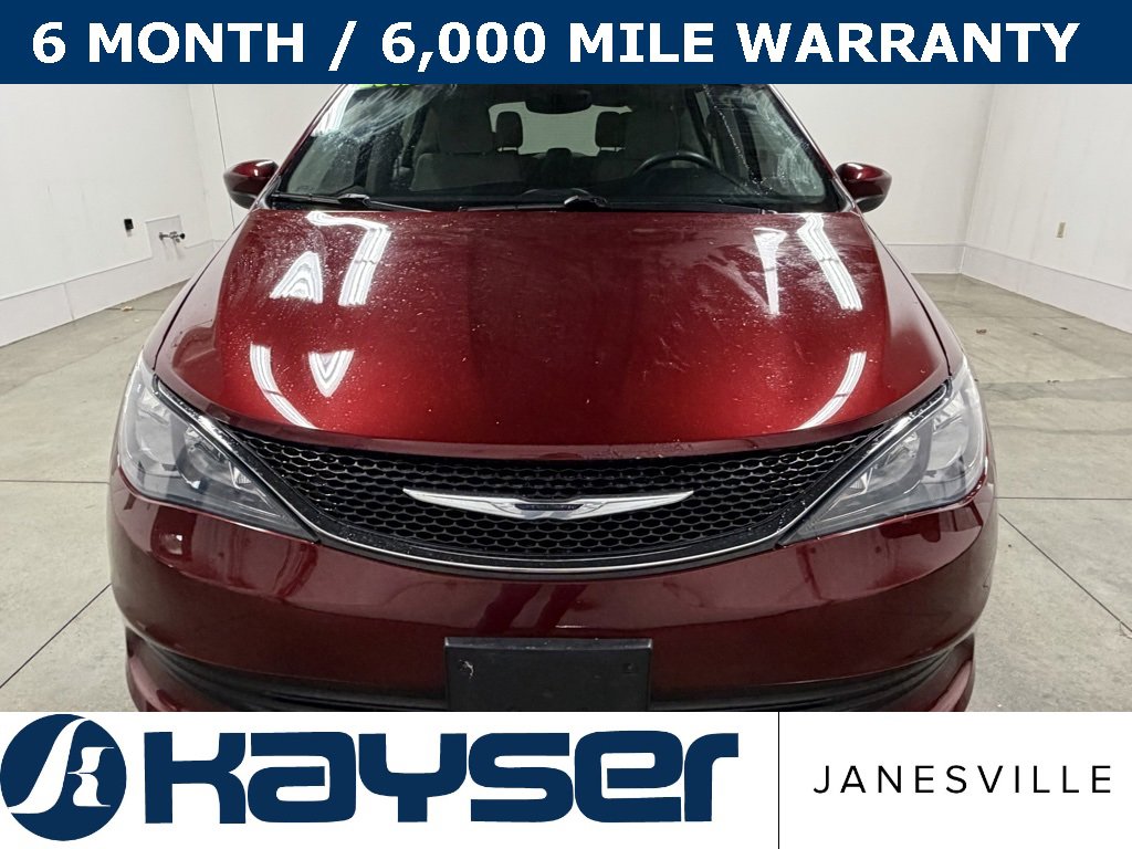 Used 2017 Chrysler Pacifica Touring image 5