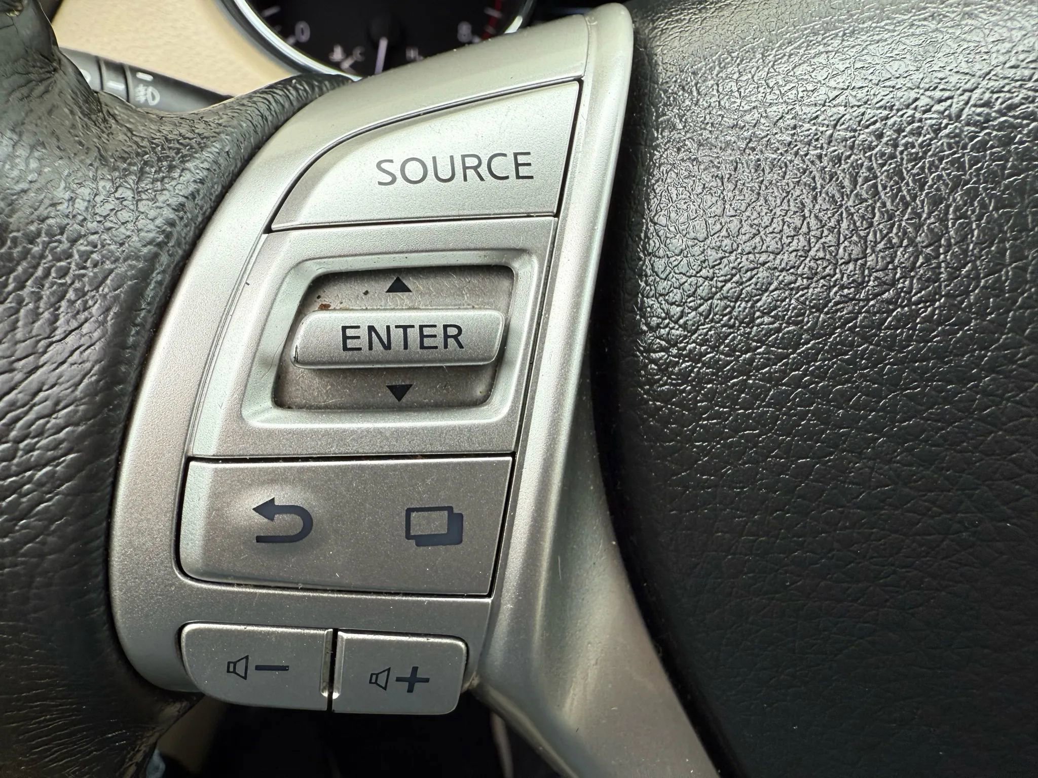 Used 2016 Nissan Rogue SL w/ SL Premium Package image 31