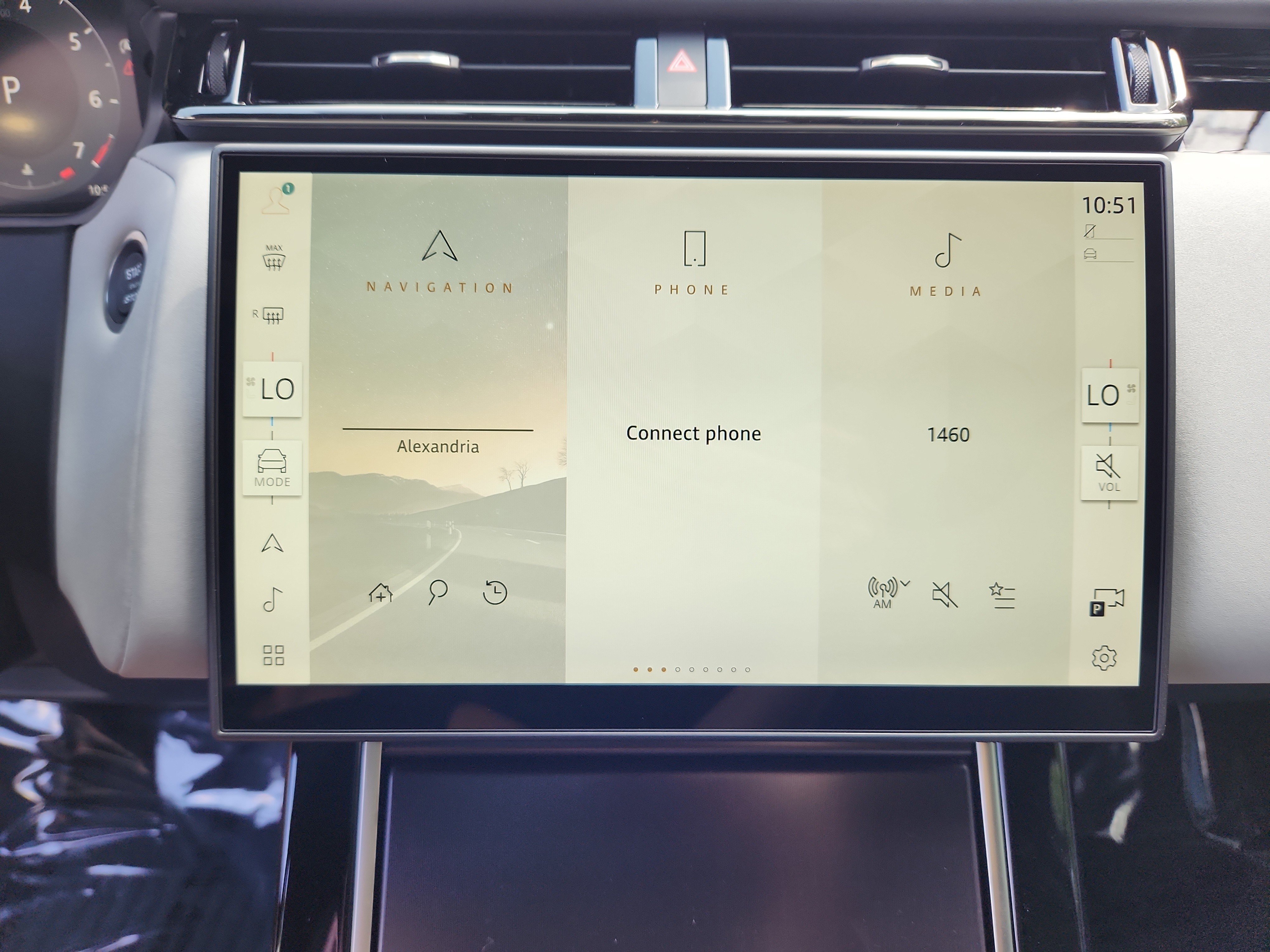 Used 2026 Land Rover Range Rover Velar Dynamic SE image 17