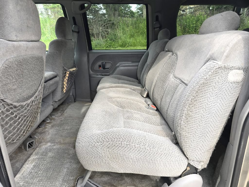 Used 1999 GMC Suburban 4WD w/ Marketing Opt Pkg 2 image 15