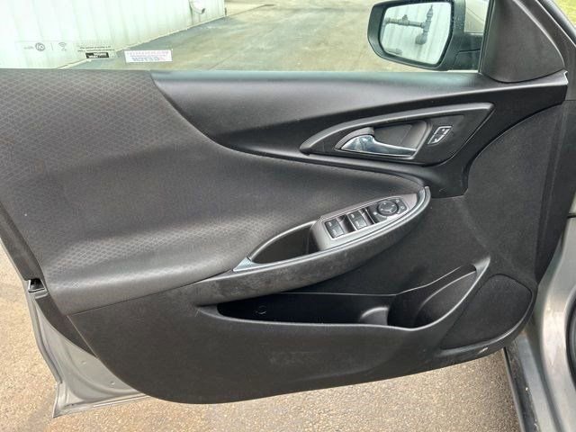 Used 2017 Chevrolet Malibu LT image 12