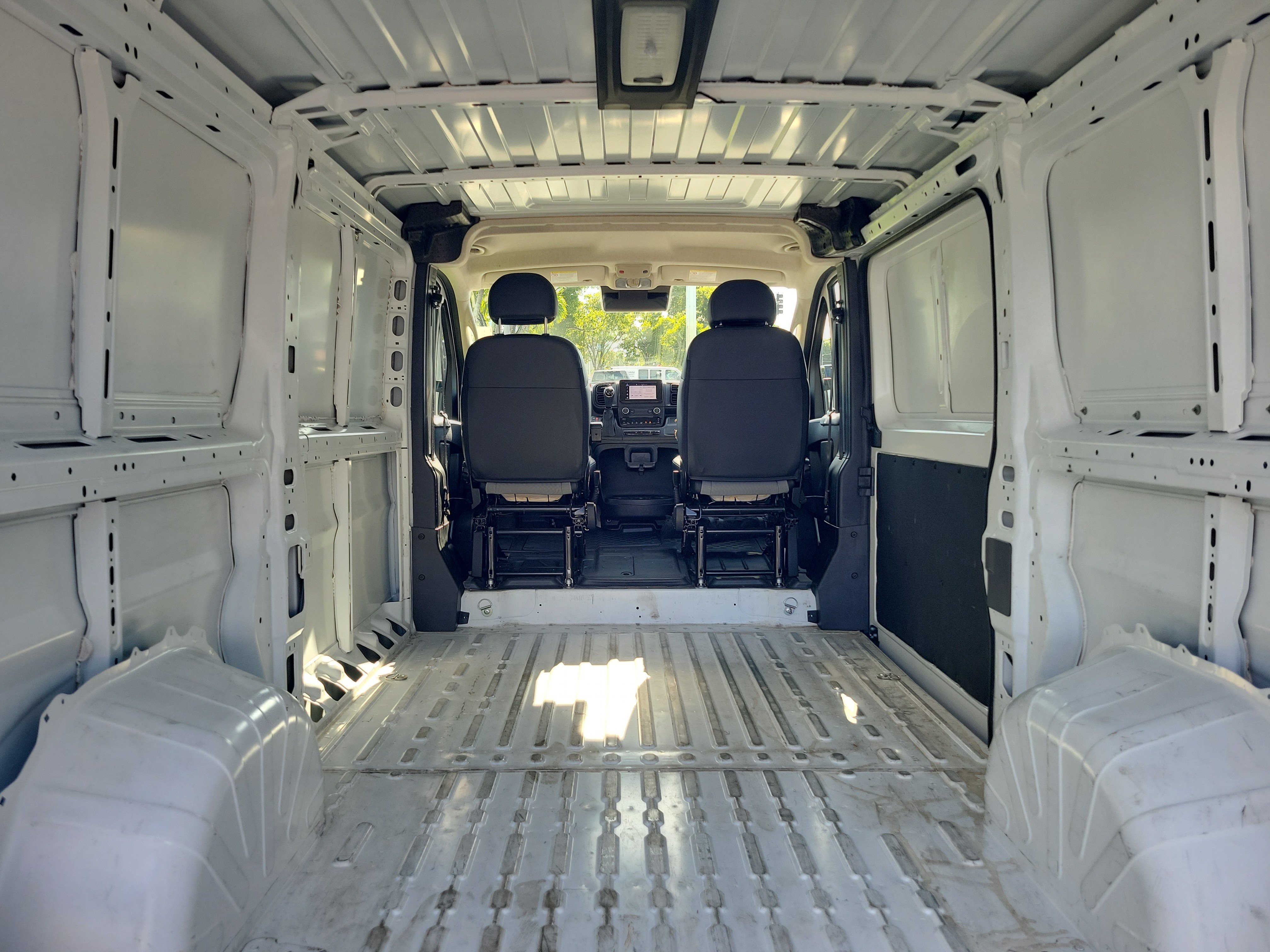 Used 2025 RAM ProMaster 2500 w/ Convenience Group FWD image 6