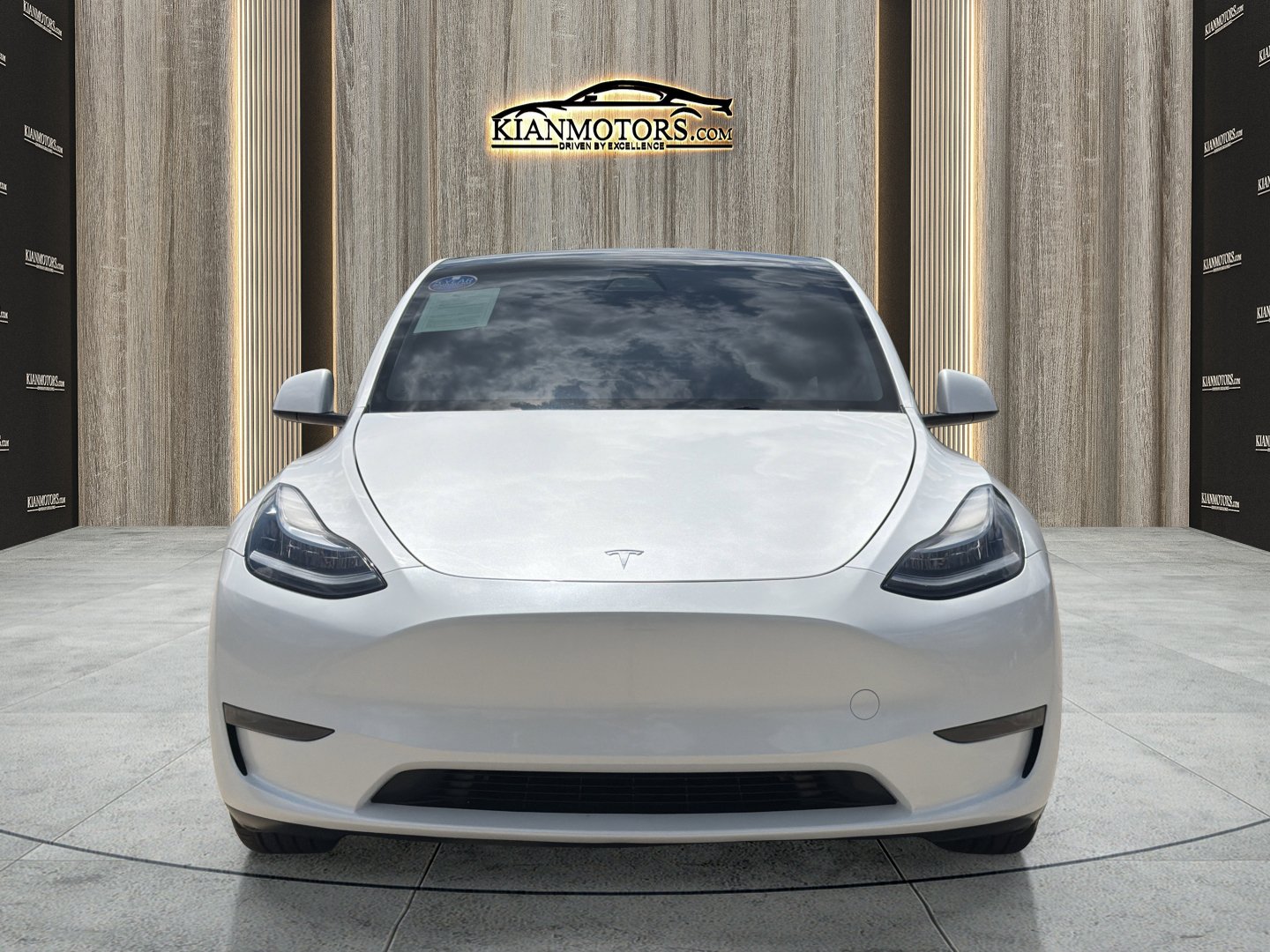 Used 2023 Tesla Model Y Long Range AWD/4WD image 2