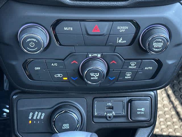 Used 2023 Jeep Renegade Altitude AWD/4WD image 21
