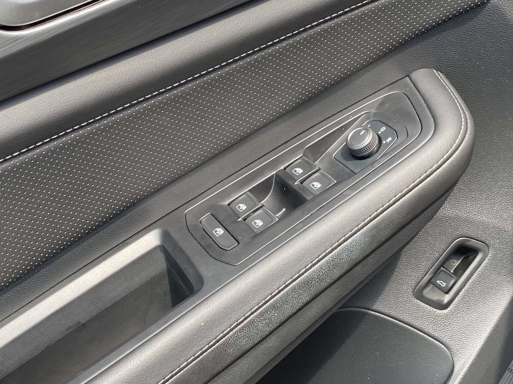 Used 2026 Volkswagen Atlas Cross Sport SE FWD image 19