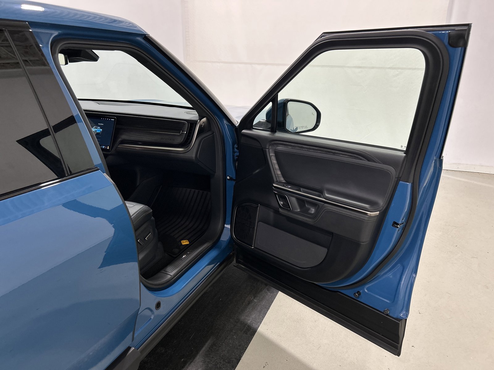 Used 2022 Rivian R1T Launch Edition AWD/4WD image 18