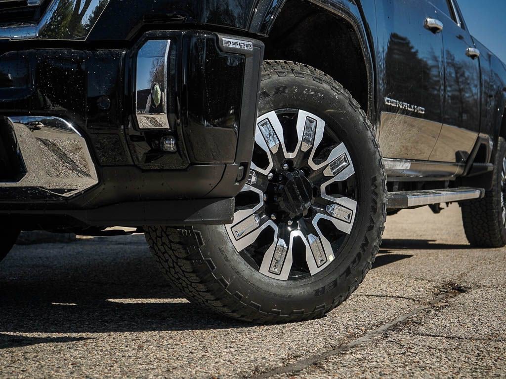 New 2026 GMC Sierra 3500 Denali w/ Denali Reserve Package AWD/4WD image 6