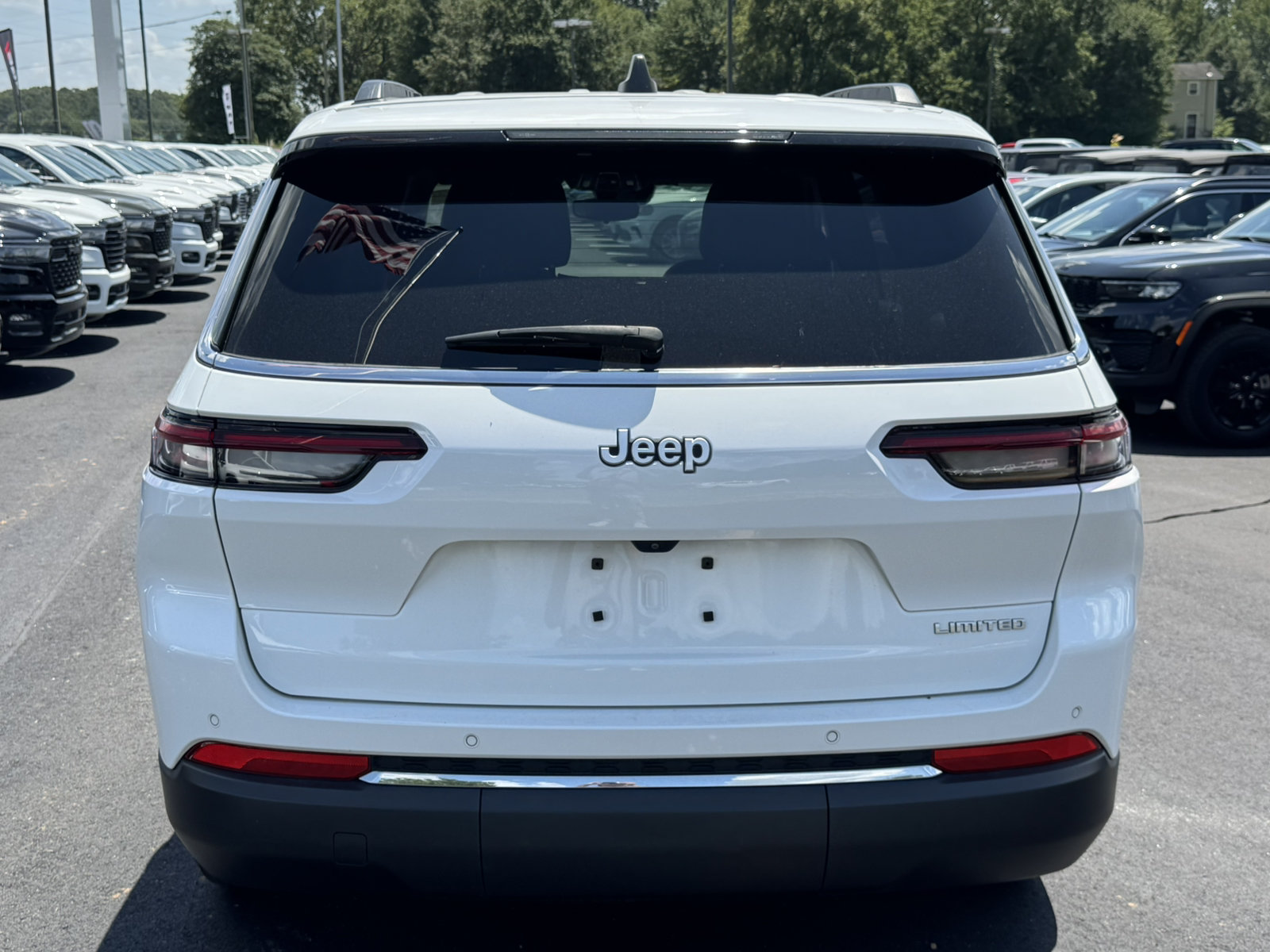 Used 2024 Jeep Grand Cherokee L Limited RWD image 6