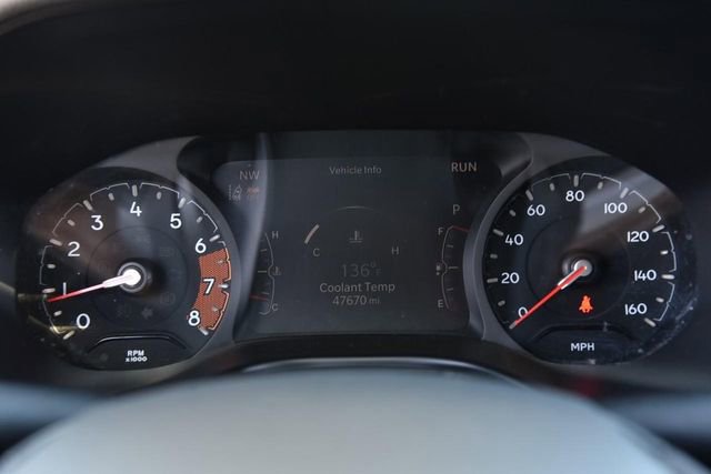 Used 2025 Jeep Compass Latitude w/ Sun & Sound Group AWD/4WD image 13