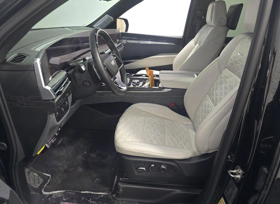 Used 2025 Cadillac Escalade V image 7
