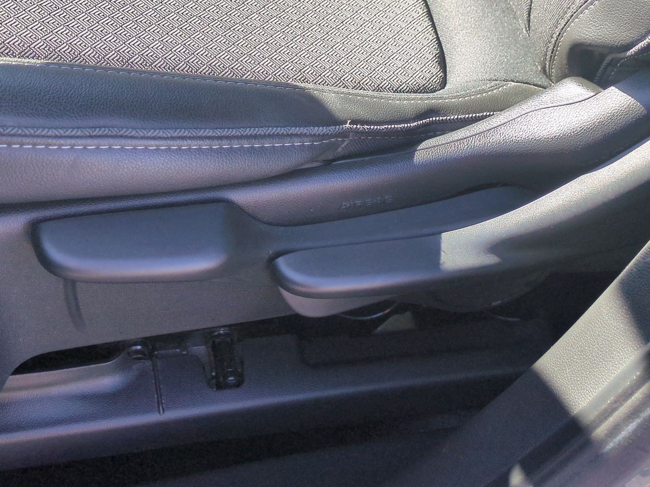 Used 2022 Buick Encore GX Preferred w/ Sport Touring Package FWD image 17