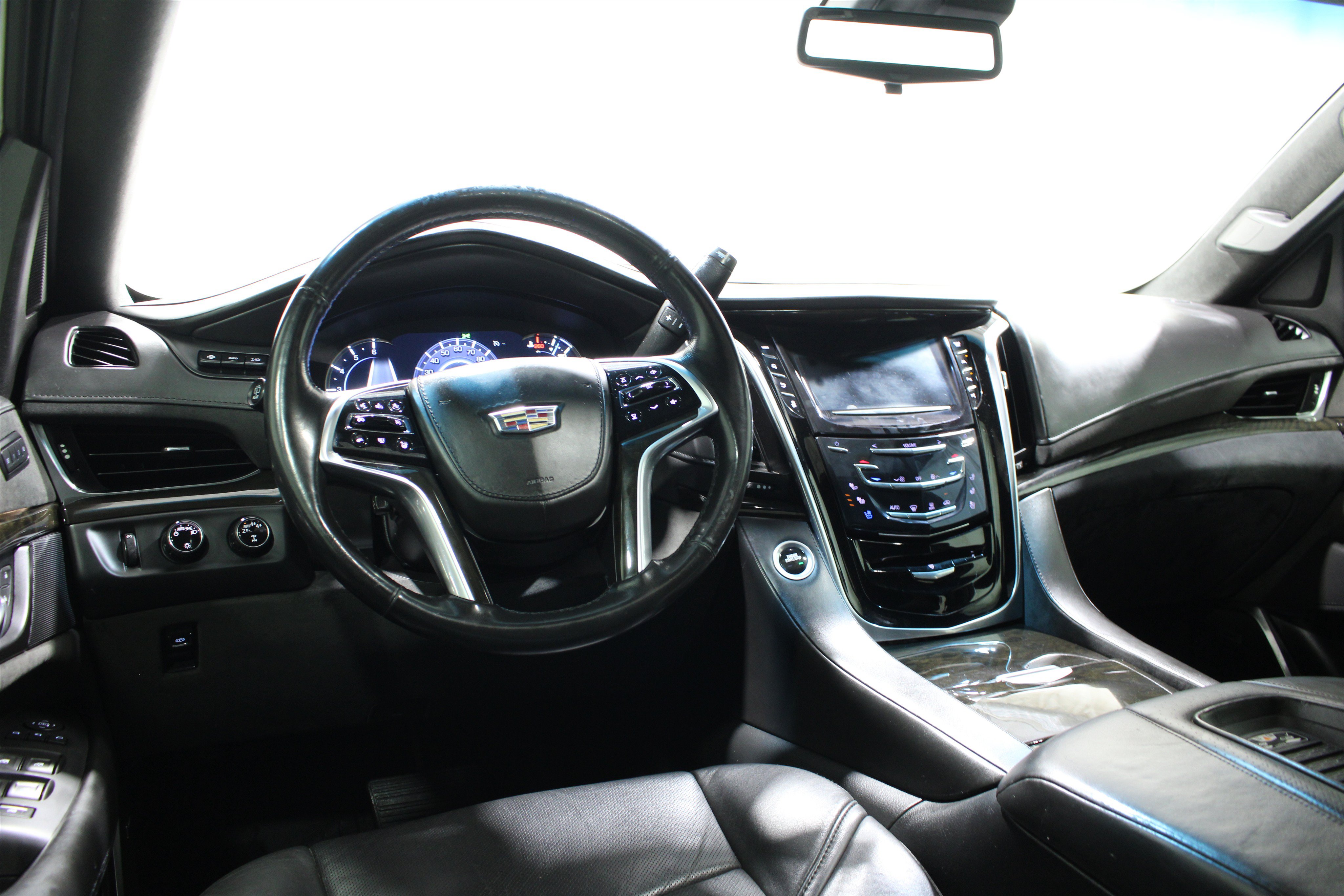 Used 2019 Cadillac Escalade ESV Platinum AWD/4WD image 2