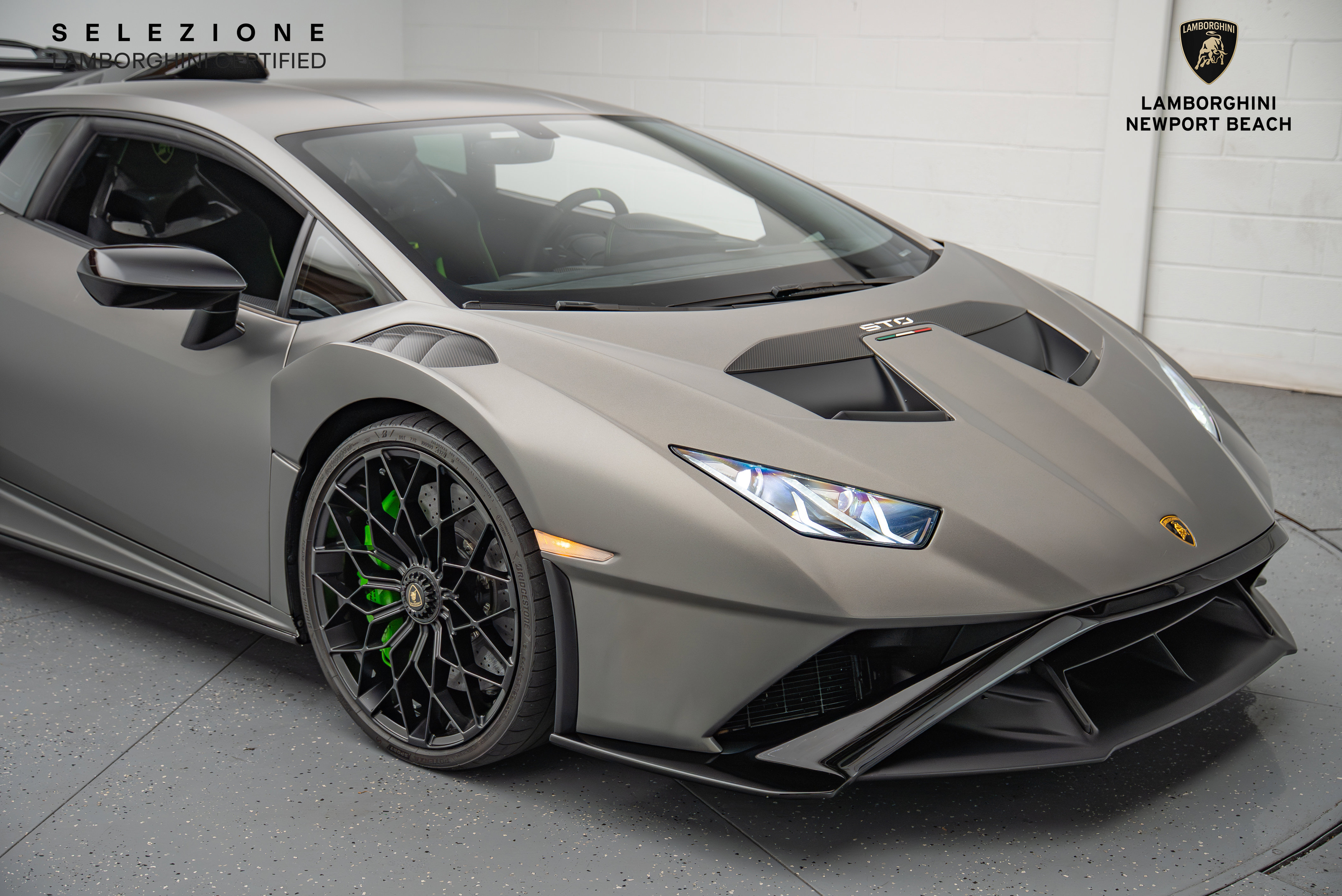 Used 2023 Lamborghini Huracan STO image 2