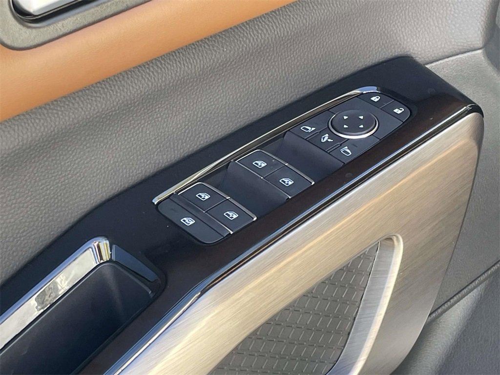 New 2025 Nissan Pathfinder Platinum image 12