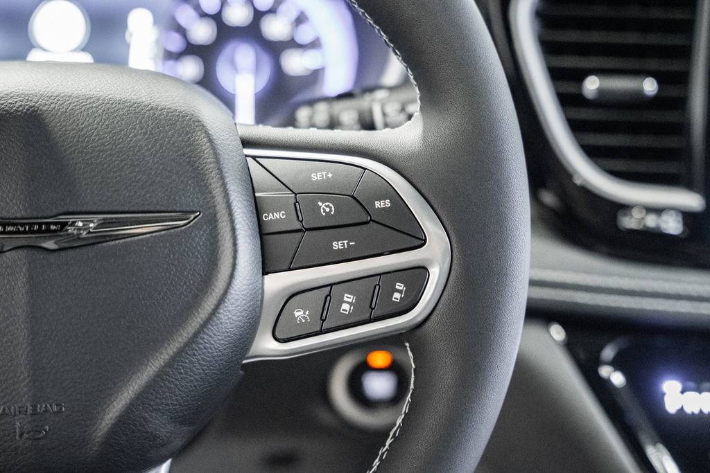 New 2026 Chrysler Pacifica Select image 24