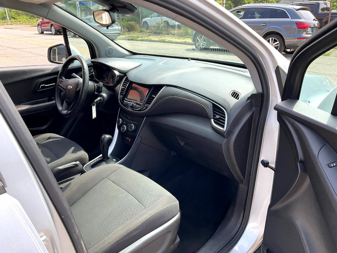 Used 2019 Chevrolet Trax LS image 18