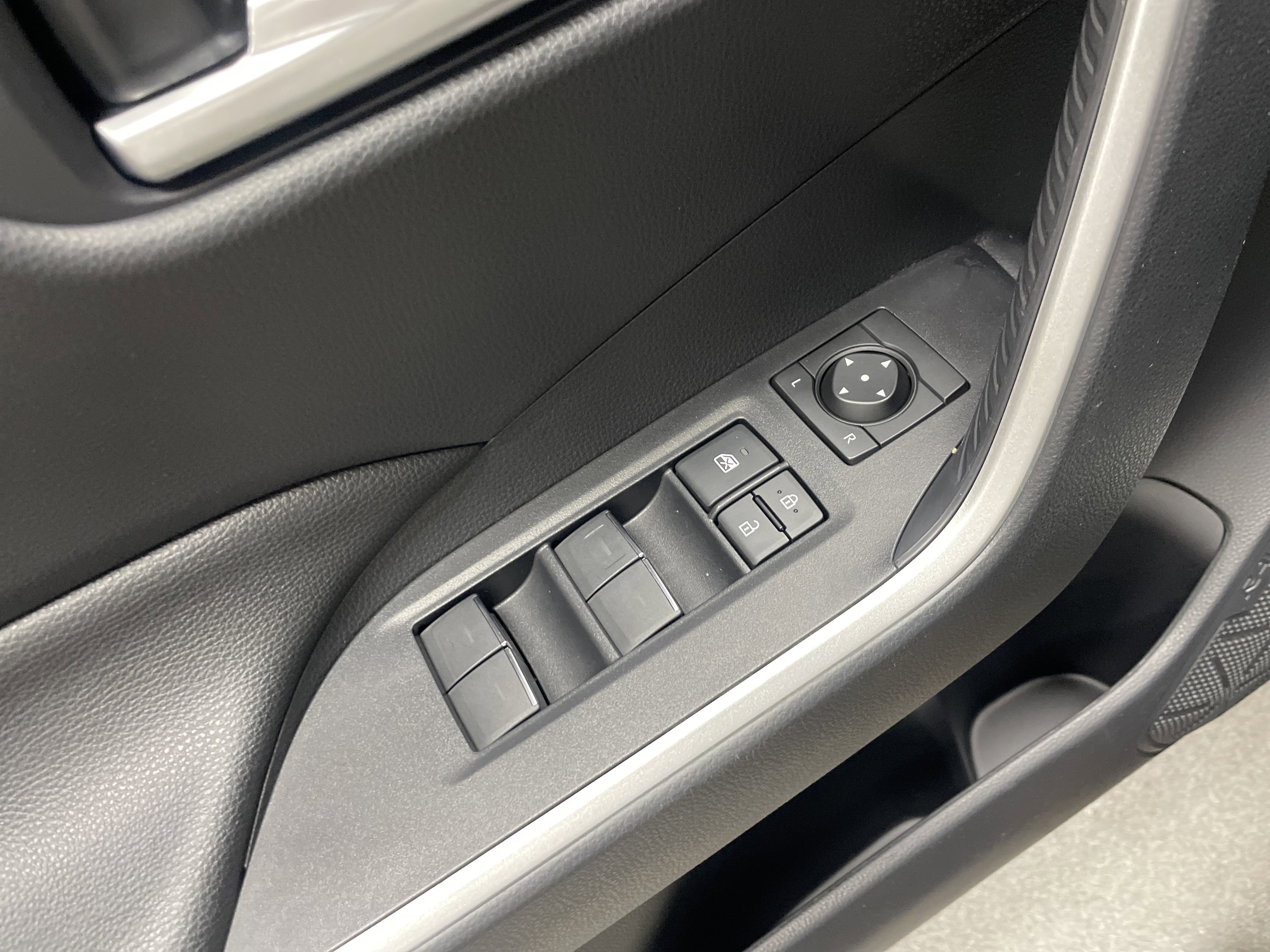 Certified 2025 Toyota RAV4 SE image 15