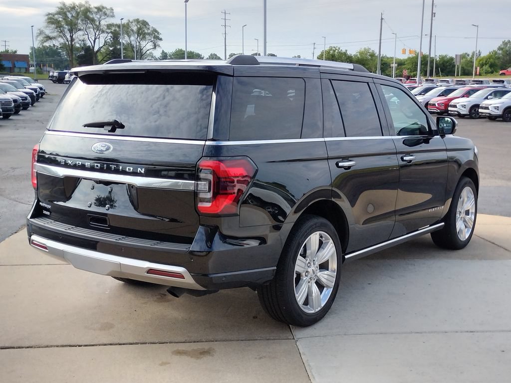 Used 2024 Ford Expedition Platinum AWD/4WD image 5