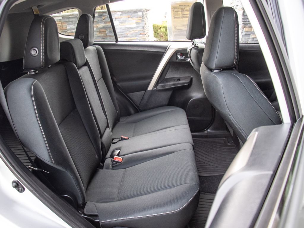 Used 2014 Toyota RAV4 XLE AWD/4WD image 23