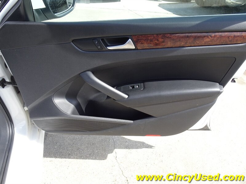 Used 2013 Volkswagen Passat 3.6 SEL Premium FWD image 26
