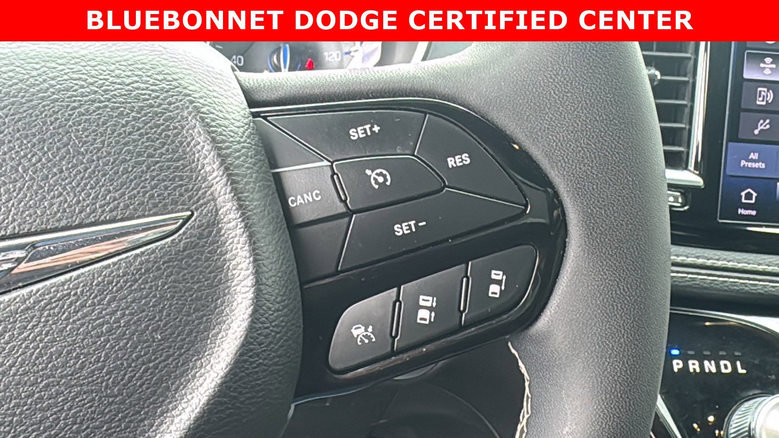 Used 2025 Chrysler Pacifica Limited image 23