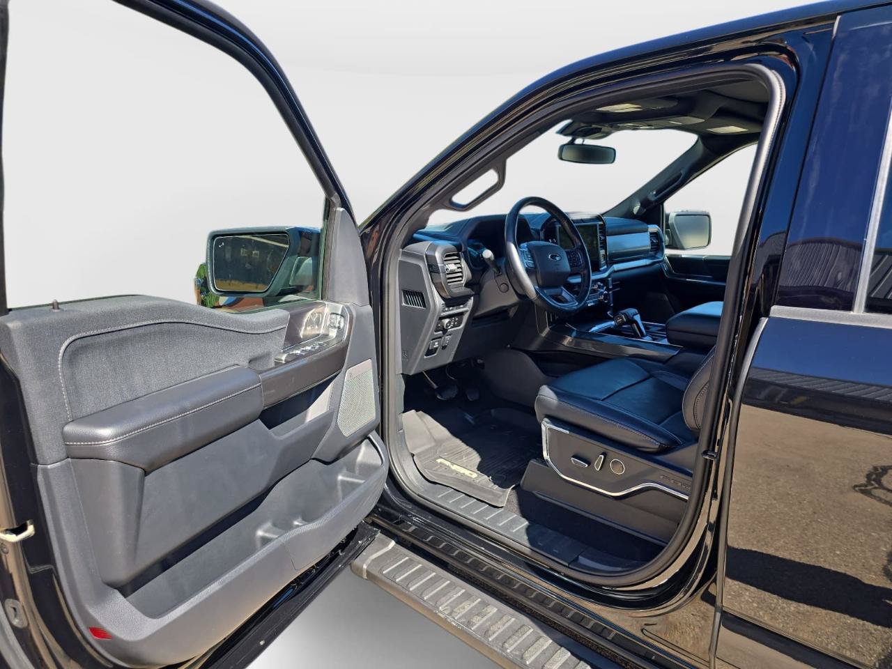 Used 2023 Ford F150 Lariat w/ Equipment Group 502A High AWD/4WD image 13