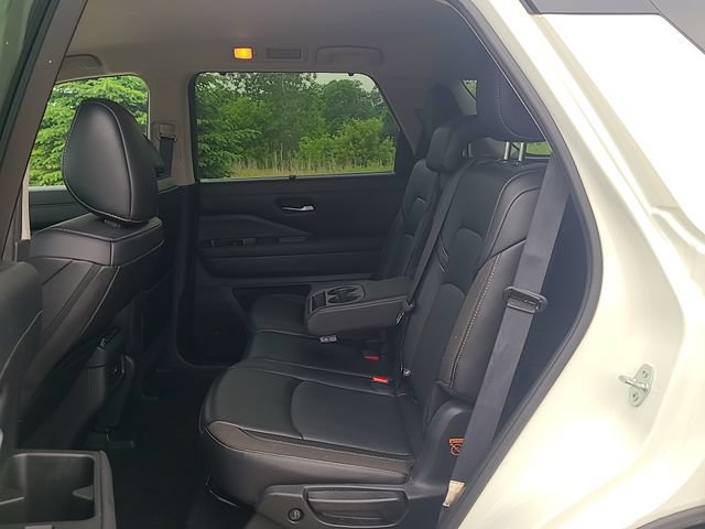 Used 2024 Nissan Pathfinder SL AWD/4WD image 23