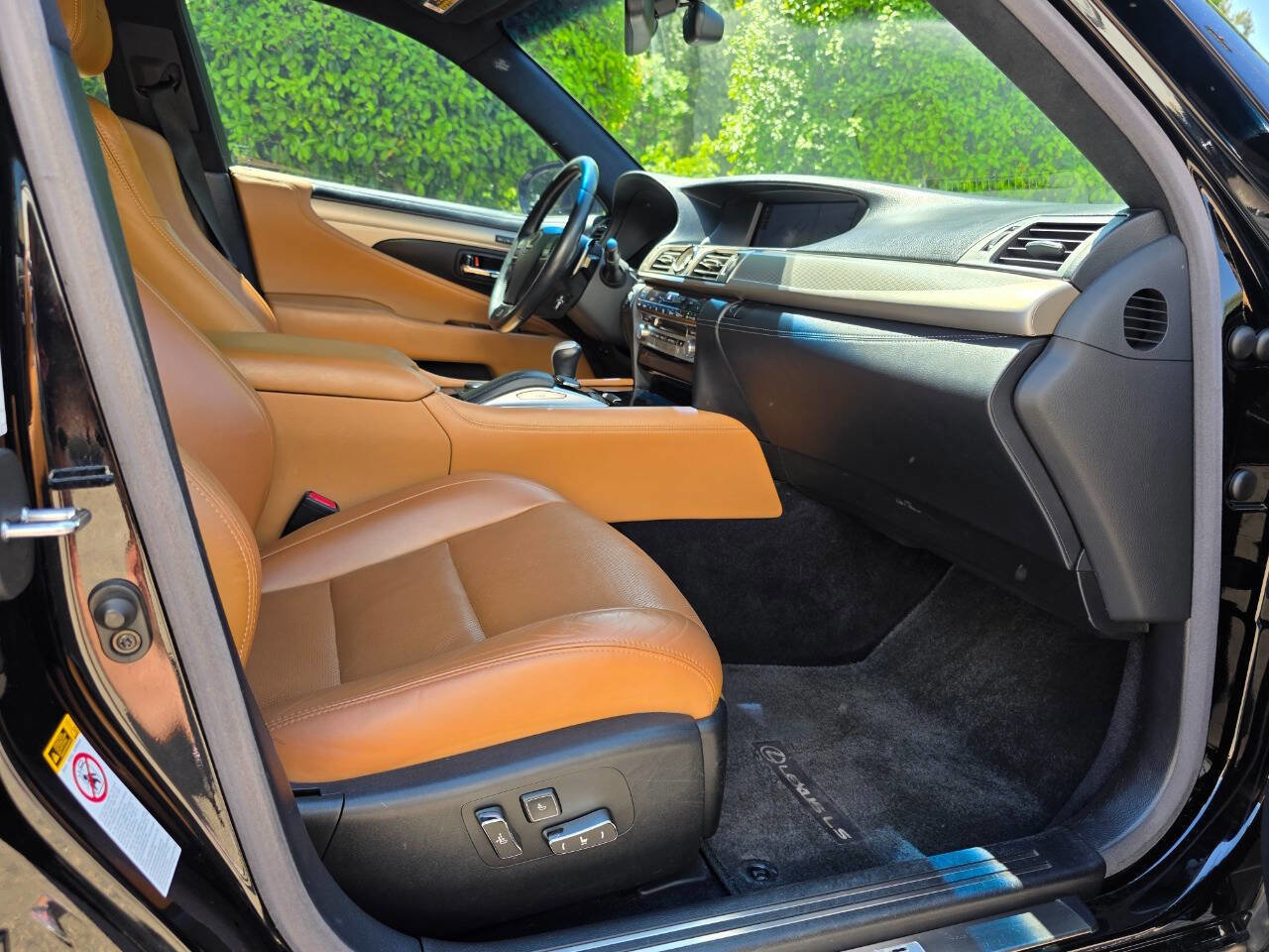 Used 2016 Lexus LS 460 w/ F Sport Package image 42