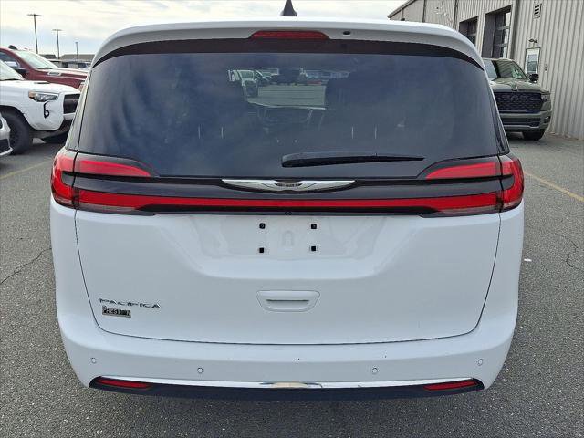 Certified 2024 Chrysler Pacifica Touring-L image 5