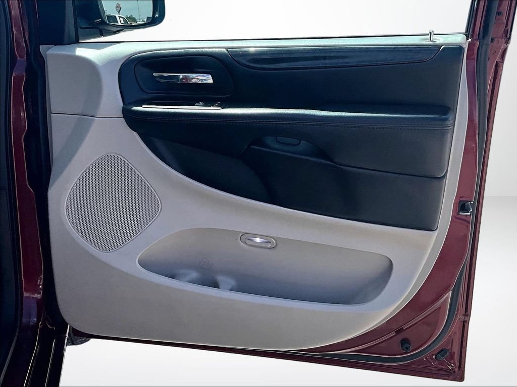 Used 2019 Dodge Grand Caravan SE FWD image 24