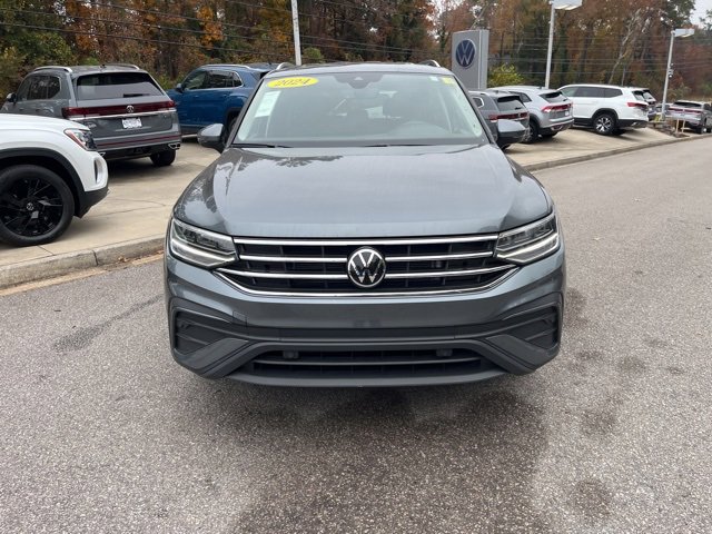 Used 2024 Volkswagen Tiguan SE image 35