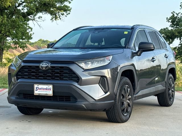Used 2020 Toyota RAV4 LE FWD image 3