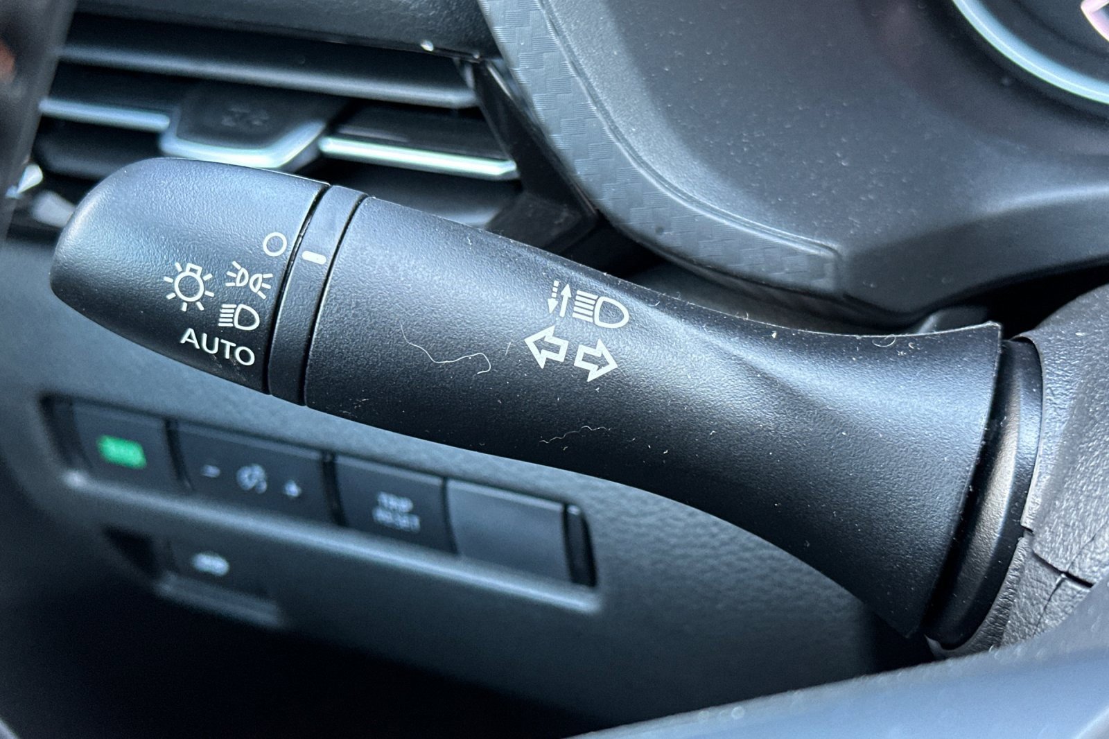 Used 2025 Nissan Sentra SR w/ SR Premium Package image 36