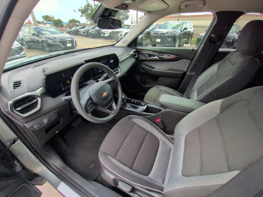 Used 2025 Chevrolet TrailBlazer LT AWD/4WD image 15