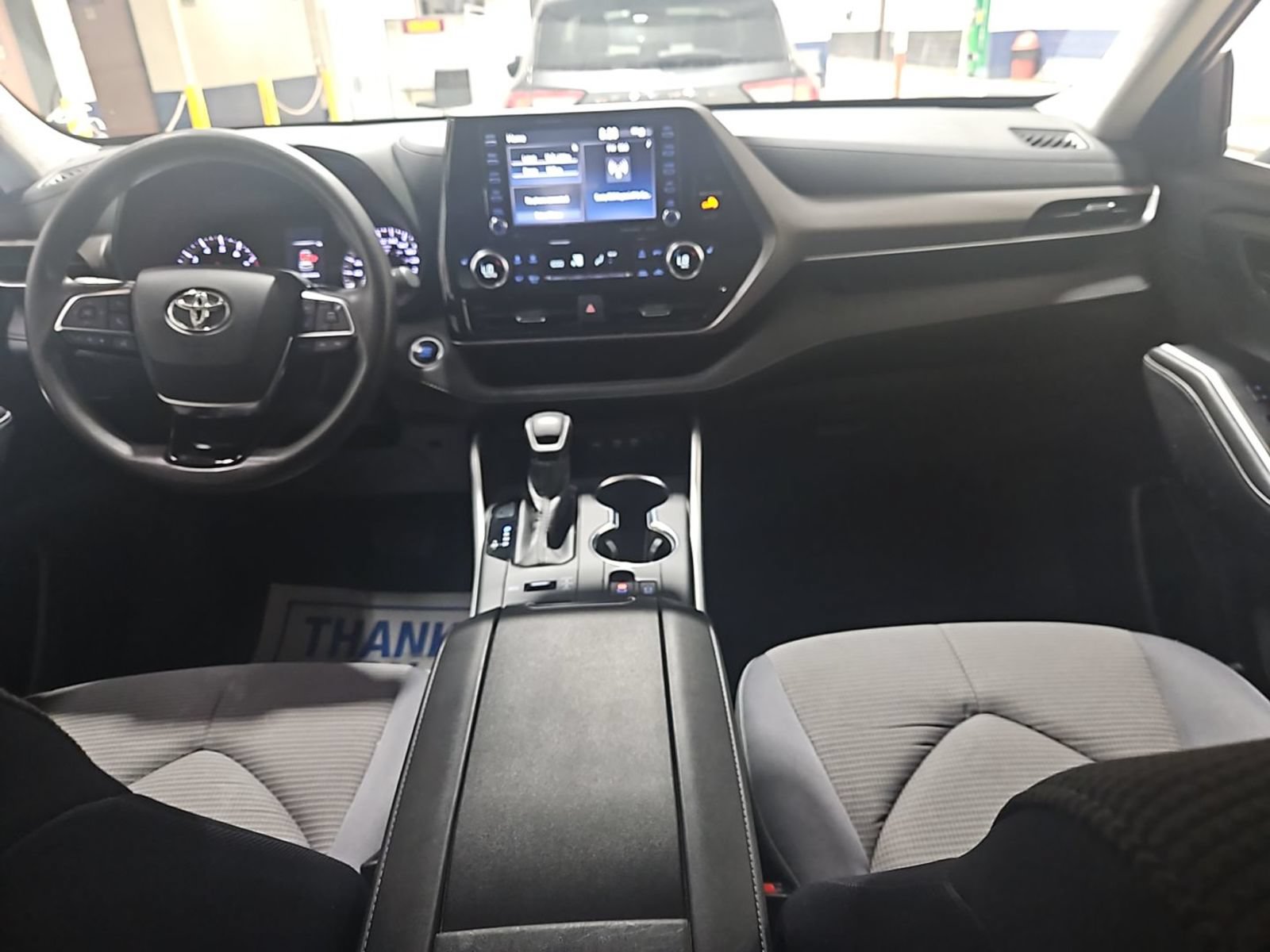 Used 2020 Toyota Highlander LE AWD/4WD image 7